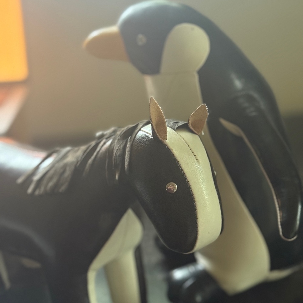 Bougie handcrafted leather animal bookends